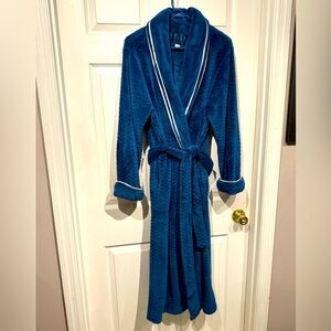 Liz Claiborne Robe Navy blue velour belted white piping on collar and sleeve